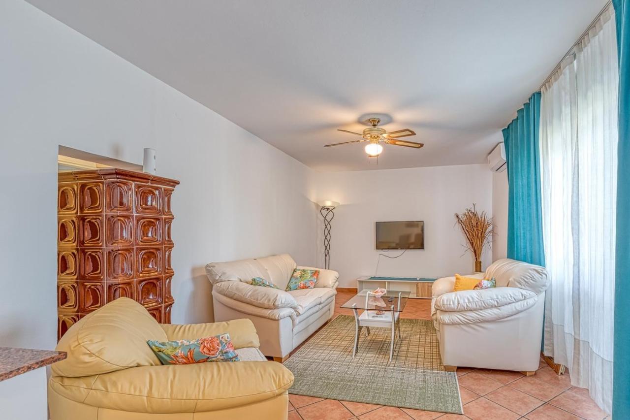 Apartment Gaby With Balcony Porec Exterior photo