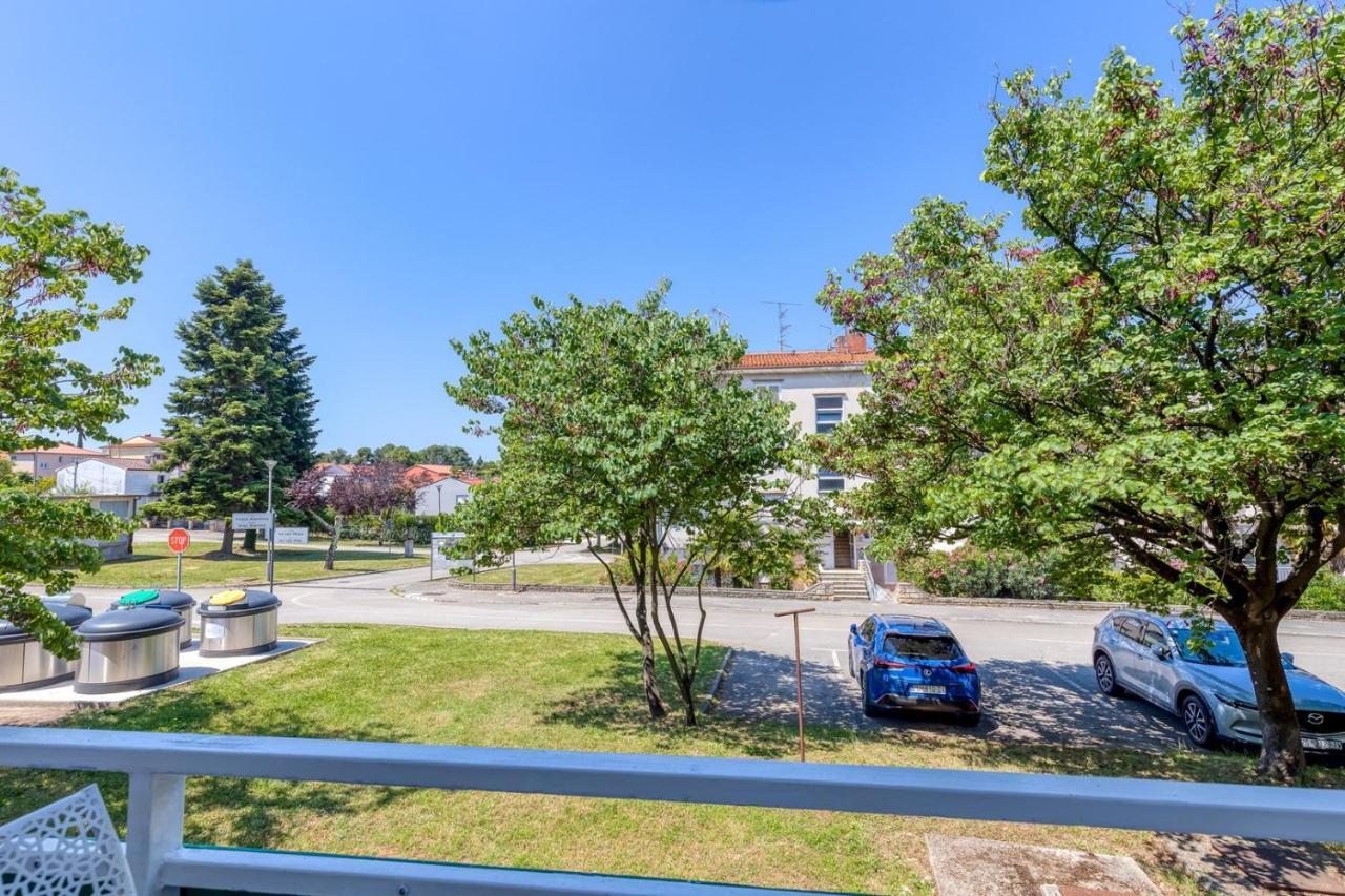 Apartment Gaby With Balcony Porec Exterior photo